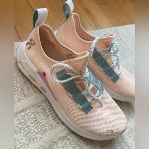 ON cloudeasy sneakers - barely worn